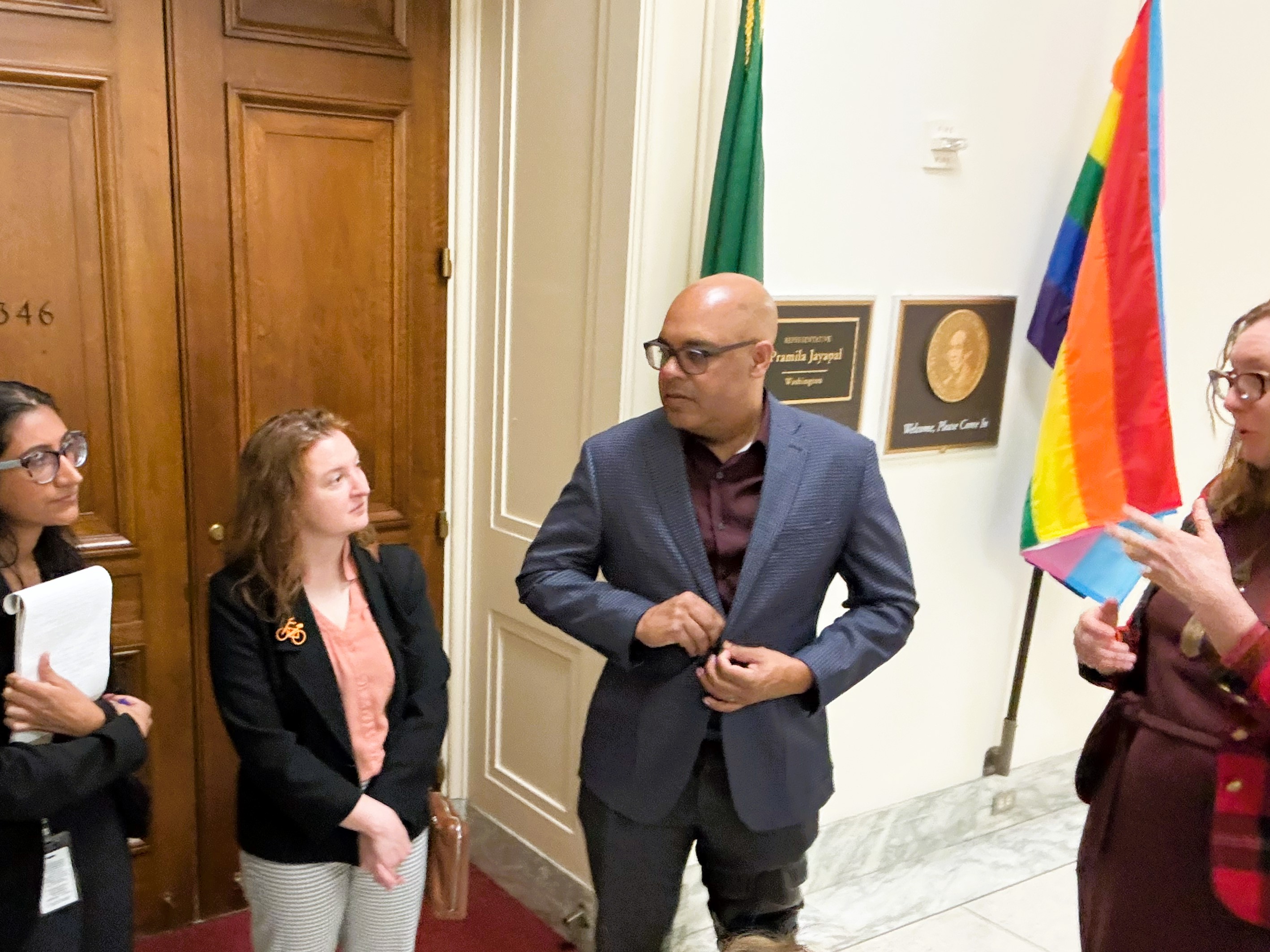 Lee buttons up for a meeting at the Capitol